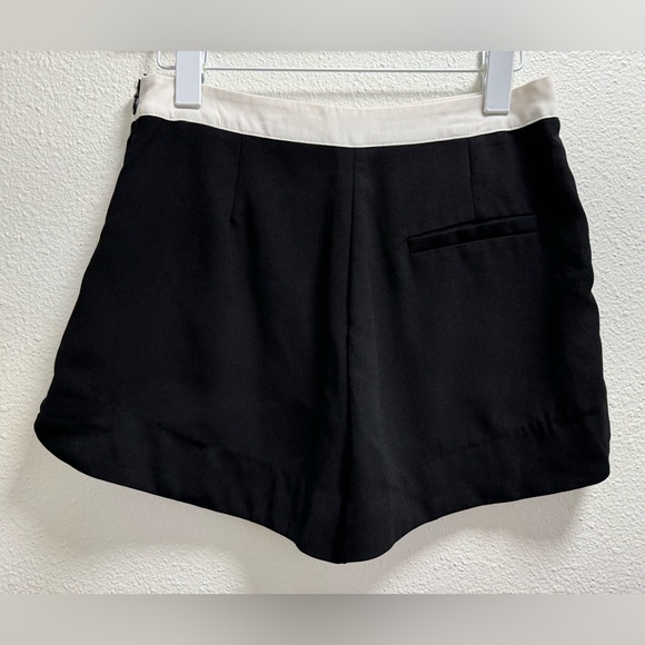 Lush Casual Mini Shorts Side Zipper Lightweight Colorblock Black Medium - Picture 2 of 8